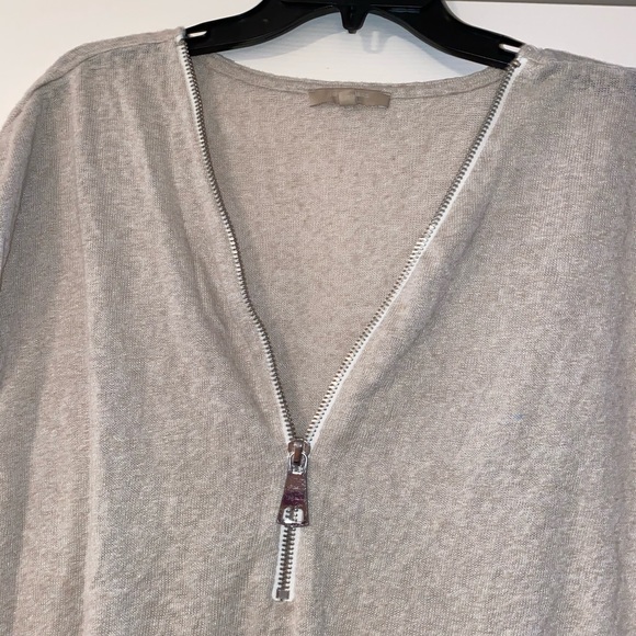 Beige zippered top size Large - Picture 2 of 3